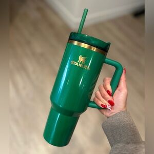 Stanley The St.Patrick's Day Quencher H2.0 FlowState Tumbler 40oz Shamrock Green